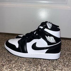 Air Jordan 1 Mid Panda